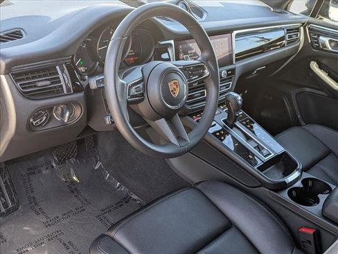 Used 2025 Porsche Macan AWD/4WD image 10