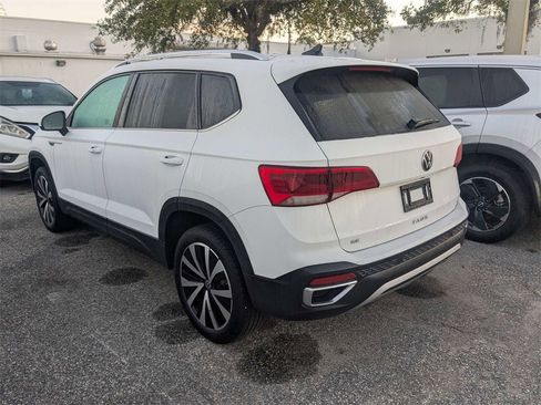 Used 2024 Volkswagen Taos SE image 3