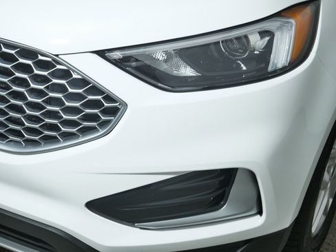 Used 2024 Ford Edge SEL image 16