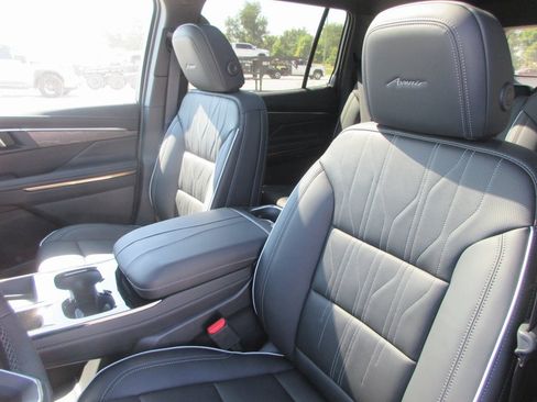 New 2026 Buick Enclave Avenir image 13