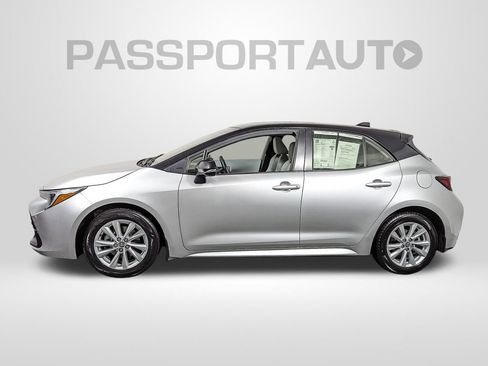 Used 2023 Toyota Corolla SE image 2