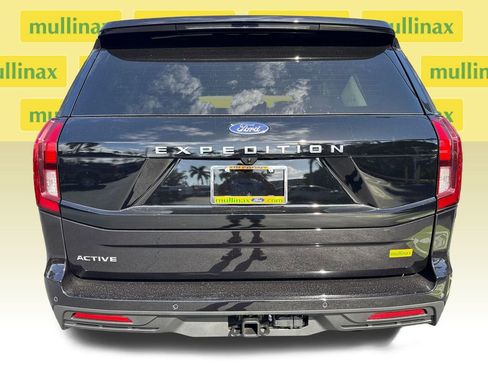 New 2026 Ford Expedition Active image 13