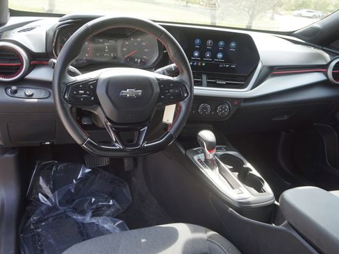 Used 2024 Chevrolet Trax RS FWD image 14