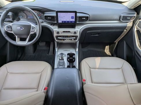 Used 2022 Ford Explorer XLT w/ Equipment Group 202A AWD/4WD image 8