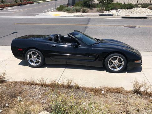 Used 1999 Chevrolet Corvette Convertible RWD image 18