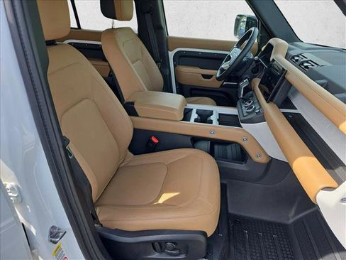 Certified 2025 Land Rover Defender 110 X-Dynamic SE AWD/4WD image 10
