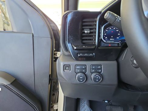 Used 2022 Chevrolet Silverado 1500 ZR2 w/ Technology Package AWD/4WD image 18