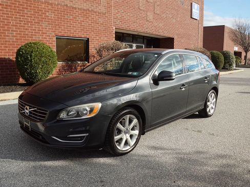Used 2016 Volvo V60 T5 Premier w/ Convenience Package image 45