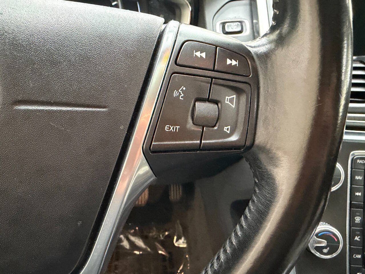 Used 2016 Volvo XC60 T6 AWD/4WD image 24