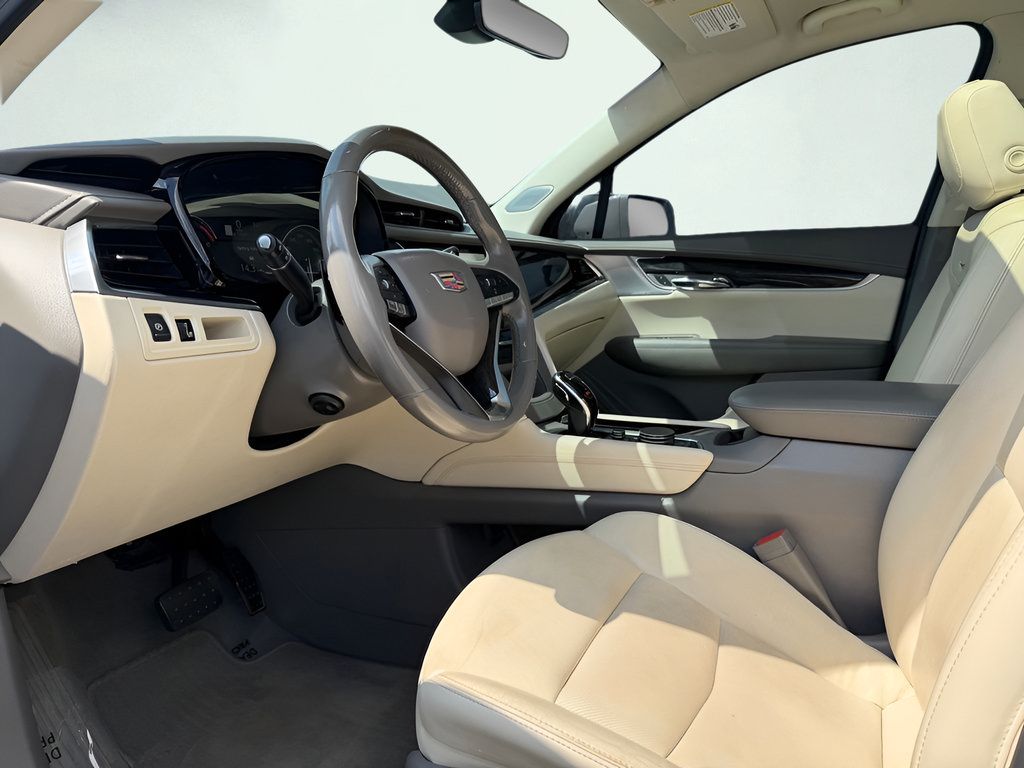 Used 2020 Cadillac XT6 Premium Luxury FWD image 2