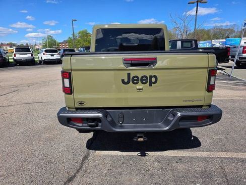 Used 2025 Jeep Gladiator Sport AWD/4WD image 3