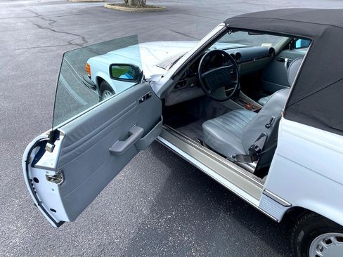 Used 1989 Mercedes-Benz 560 SL image 14
