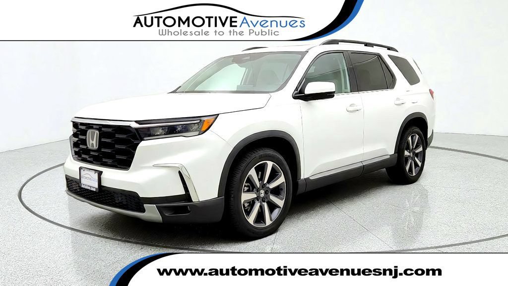 Used 2024 Honda Pilot Touring image 1