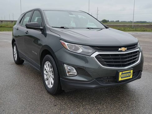 Used 2019 Chevrolet Equinox LS FWD image 3