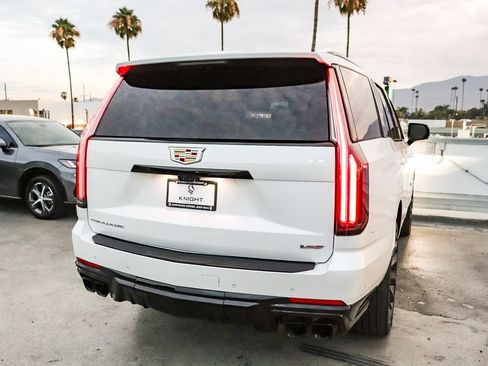 Used 2025 Cadillac Escalade V AWD/4WD image 9