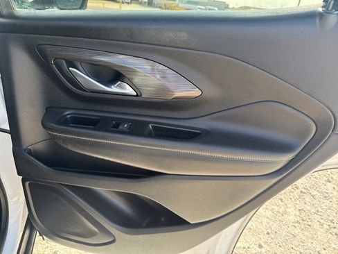 Used 2023 GMC Terrain SLT image 23