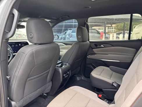 Used 2025 Chevrolet Traverse LT image 29