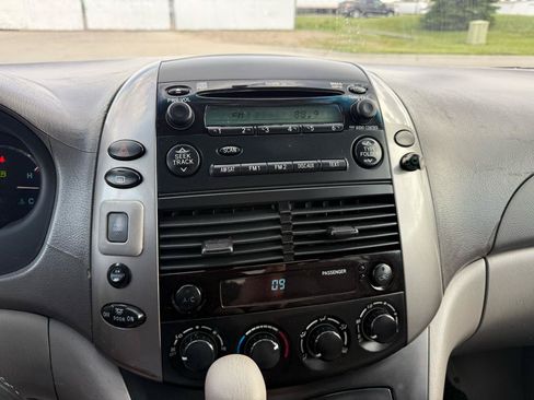 Used 2007 Toyota Sienna CE FWD image 32