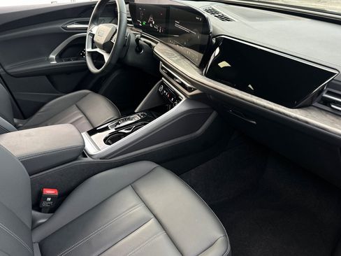 Used 2025 Audi Q5 Premium w/ 19" Wheel Package image 15