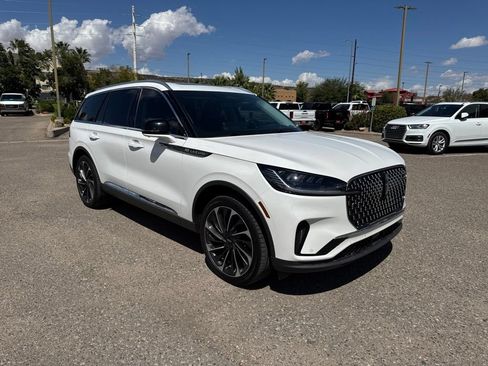 Used 2025 Lincoln Aviator Reserve w/ Luxury Package AWD/4WD image 3