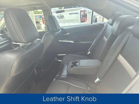 Used 2014 Toyota Camry SE FWD image 12