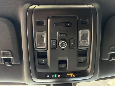 Used 2022 GMC Yukon XL SLT w/ SLT Premium Package AWD/4WD image 41