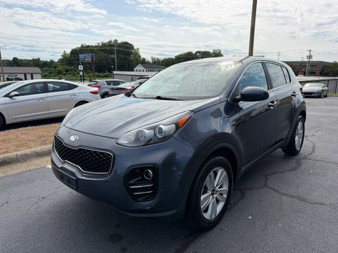 Used 2018 Kia Sportage LX AWD/4WD image 3