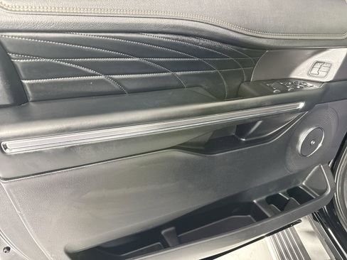 Used 2019 Ford Expedition Platinum image 26