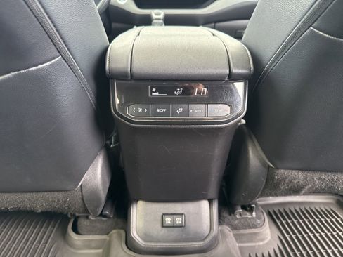 Used 2021 Toyota Highlander XLE image 30