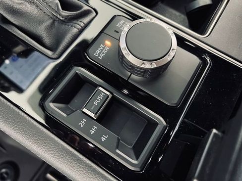 Used 2025 Toyota Tundra Limited image 29