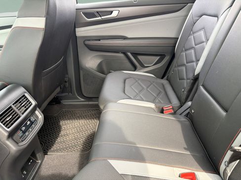 Used 2025 Volkswagen Atlas Peak Edition SE AWD/4WD image 12