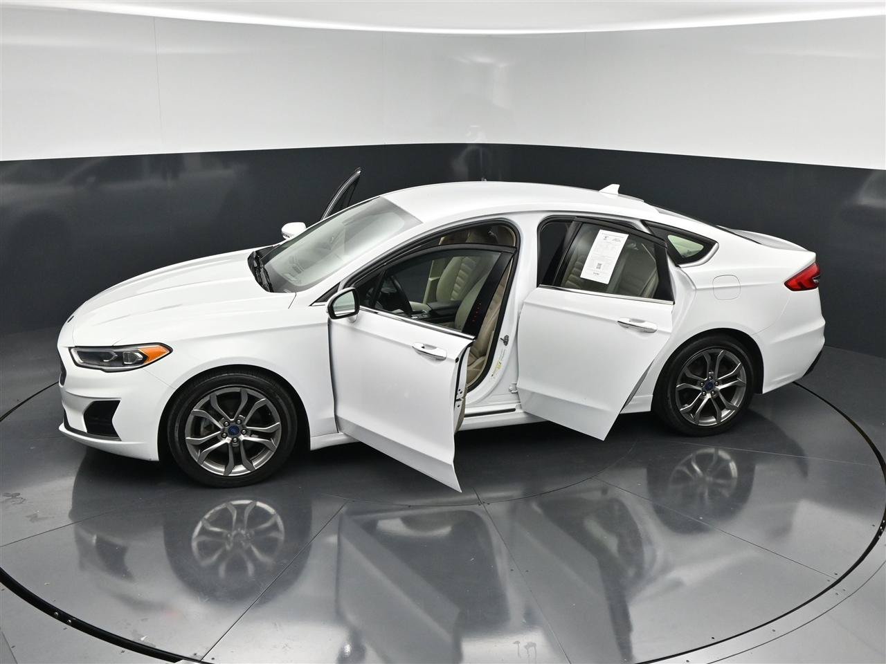 Used 2020 Ford Fusion SEL FWD image 29