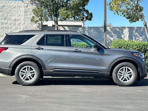 New 2026 Ford Explorer Active w/ Active Comfort Package image 3
