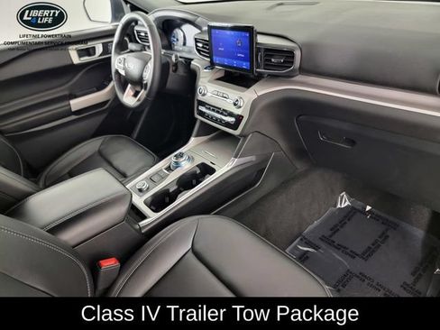 Used 2023 Ford Explorer XLT w/ Equipment Group 202A AWD/4WD image 18