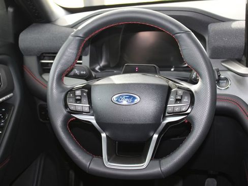 Used 2025 Ford Explorer ST-Line AWD/4WD image 28