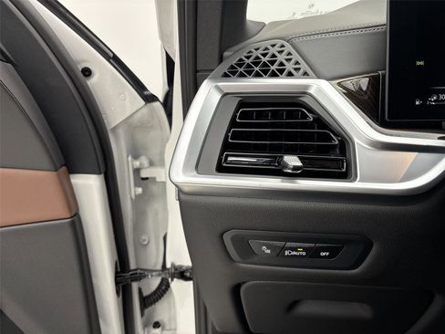 New 2026 BMW X5 xDrive50e w/ Climate Comfort Package image 31