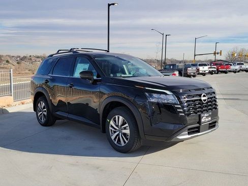 New 2026 Nissan Pathfinder SL image 4