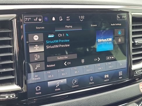 Used 2024 Chrysler Pacifica Touring-L image 13