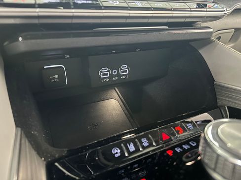 Certified 2024 Jeep Wagoneer Series III AWD/4WD image 30