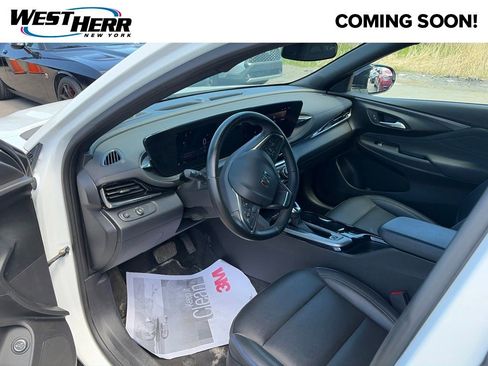 Used 2025 Buick Envista Sport Touring w/ Convenience II Package FWD image 5