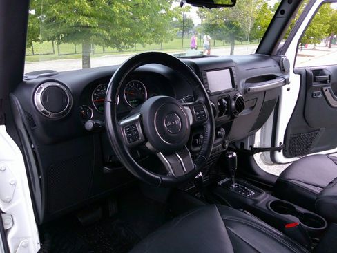 Used 2018 Jeep Wrangler Unlimited Sahara AWD/4WD image 51