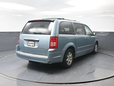 Used 2009 Chrysler Town & Country Touring w/ Family Value Group FWD image 10