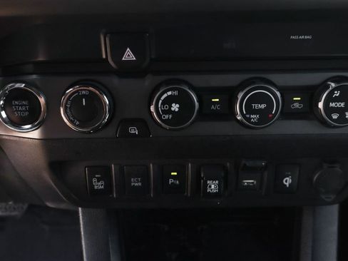 Used 2020 Toyota Tacoma TRD Off-Road w/ Technology Package AWD/4WD image 35