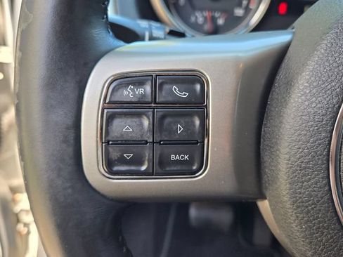 Used 2013 Jeep Grand Cherokee Laredo RWD image 27