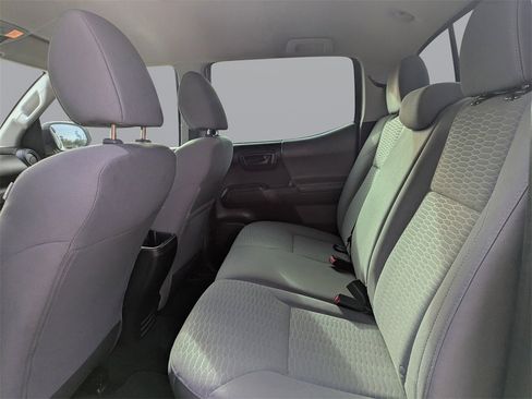 Used 2017 Toyota Tacoma SR image 13