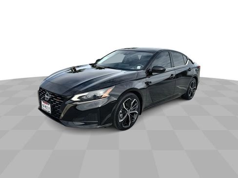 Used 2023 Nissan Altima 2.5 SR w/ SR Premium Package image 1
