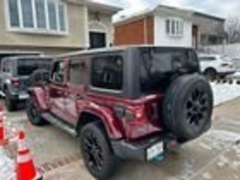 Used 2022 Jeep Wrangler Unlimited Sahara w/ Dual Top Group image 4