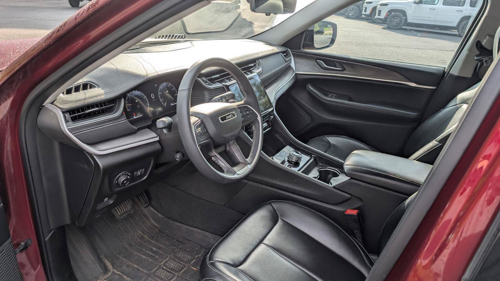 Used 2023 Jeep Grand Cherokee L Limited w/ Luxury Tech Group II AWD/4WD image 43