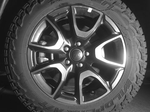 Used 2025 Jeep Compass Trailhawk image 11