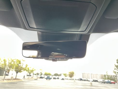 Used 2024 Toyota Highlander Platinum FWD image 27